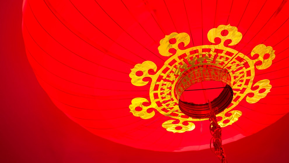 Die typisch roten Lampions stehen für den chinesischen Einrichtungsstil.